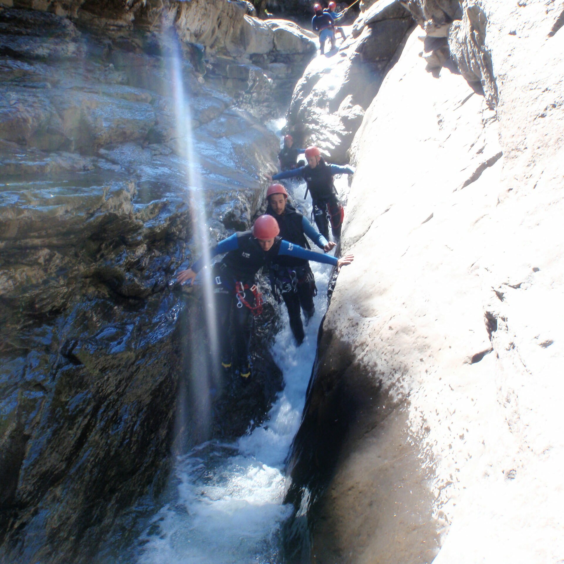 marche dans un canyon canyoning verdon