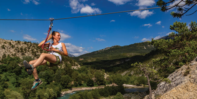 Tyrolienne dans les gorges du verdon Tyrolienne dans les gorges du verdon